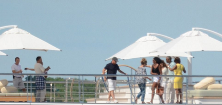 Τομ Χανκς: Στην Πάρο με τη σύζυγό του και φίλους τους - Δείτε βίντεο και φωτογραφίες