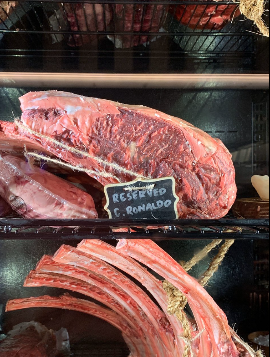 Salt Bae: Η πτώση του Τούρκου χασάπη άρχισε από τη Νέα Υόρκη