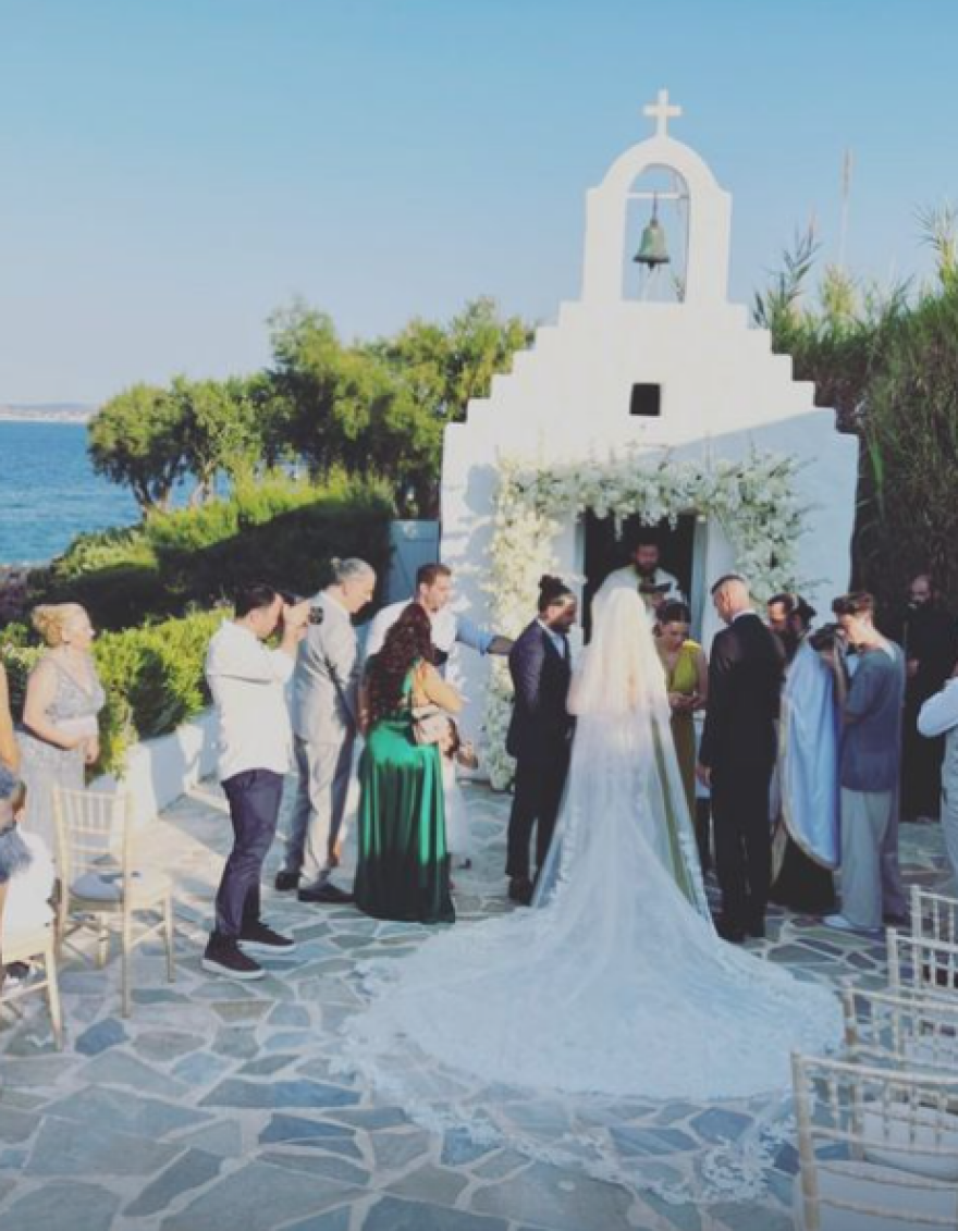 Οδυσσέας Βλαχοδήμος: Παντρεύτηκε και βάφτισε το παιδί στη Βουλιαγμένη - Τραγούδησε με τον Ιακωβίδη