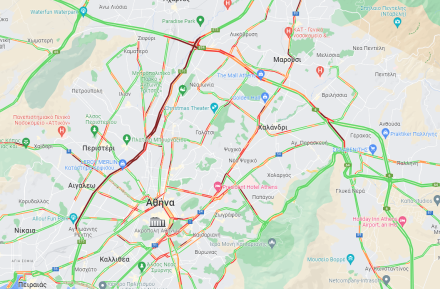 Κίνηση στους δρόμους: Μεγάλο μποτιλιάρισμα στον Κηφισό λόγω τροχαίου - 25λεπτες καθυστερήσεις στην Αττική Οδό