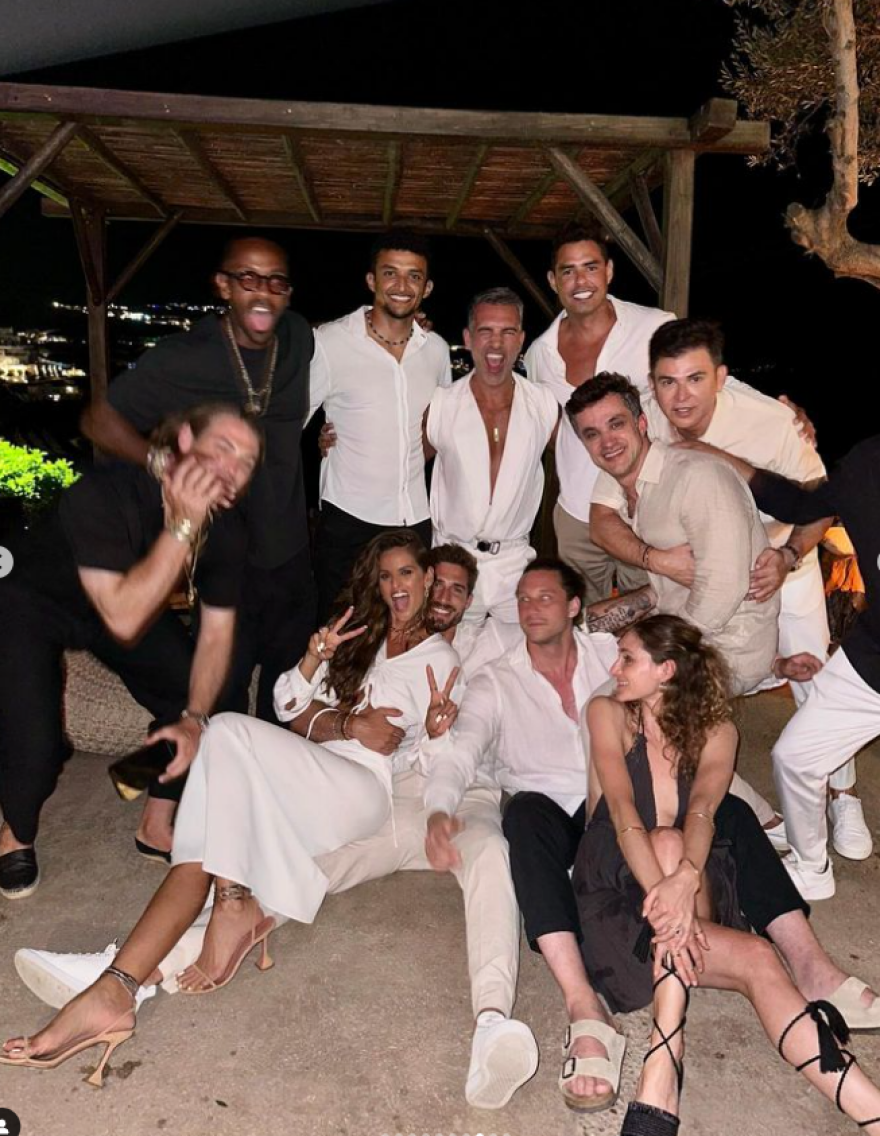 Στη Μύκονο η Ιζαμπέλ Γκουλάρτ - Το πάρτι γενεθλίων στον αγαπημένο της Κέβιν Τραπ