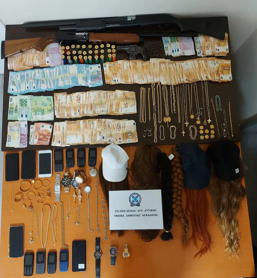 Πώς «λογιστές» εξαπατούσαν ηλικιωμένους με λεία 1,3 εκατ. ευρώ - Πάνω από 110 «χτυπήματα» σε όλη τη χώρα