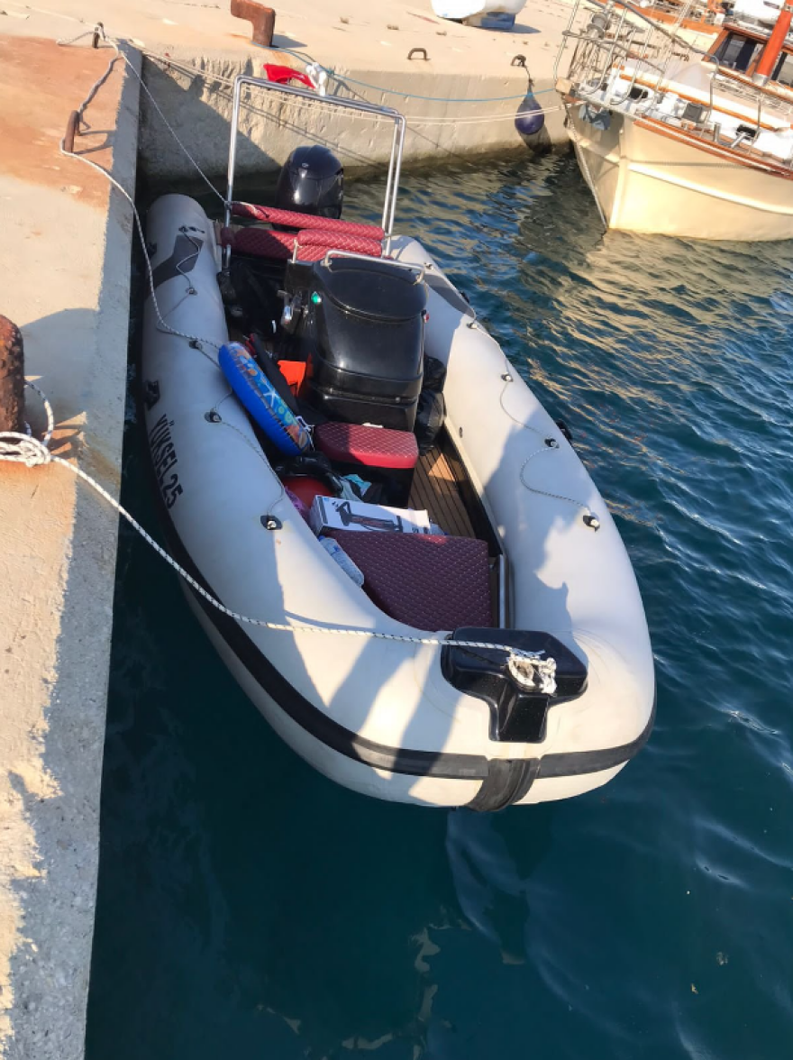 Ρόδος: Επεισοδιακή καταδίωξη για τη σύλληψη διακινητή 10 μεταναστών με ταχύπλοο - Δείτε φωτογραφίες