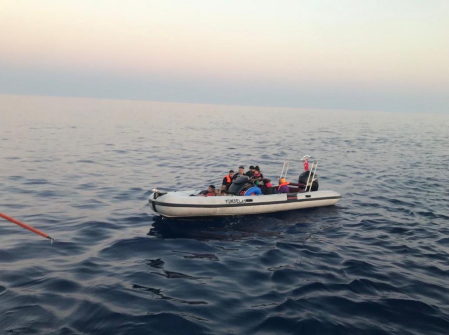 Ρόδος: Επεισοδιακή καταδίωξη για τη σύλληψη διακινητή 10 μεταναστών με ταχύπλοο - Δείτε φωτογραφίες