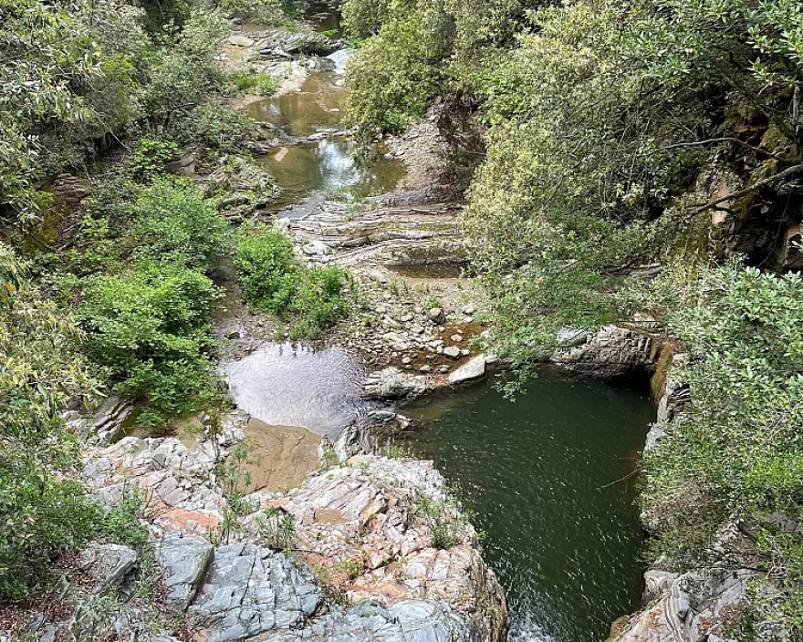 Τα άγνωστα μονοπάτια του Αγίου Όρους που μοιάζουν με ταξίδι στον χρόνο