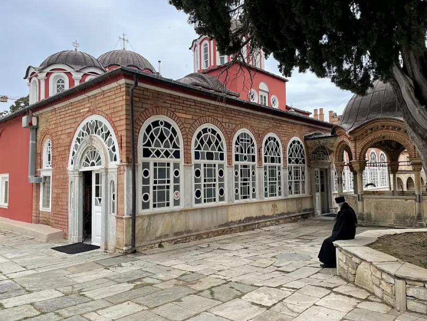 Τα άγνωστα μονοπάτια του Αγίου Όρους που μοιάζουν με ταξίδι στον χρόνο