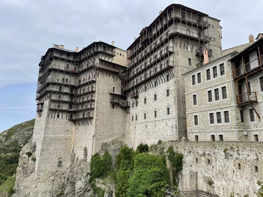 Τα άγνωστα μονοπάτια του Αγίου Όρους που μοιάζουν με ταξίδι στον χρόνο