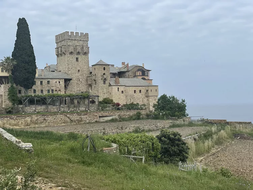 Τα άγνωστα μονοπάτια του Αγίου Όρους που μοιάζουν με ταξίδι στον χρόνο