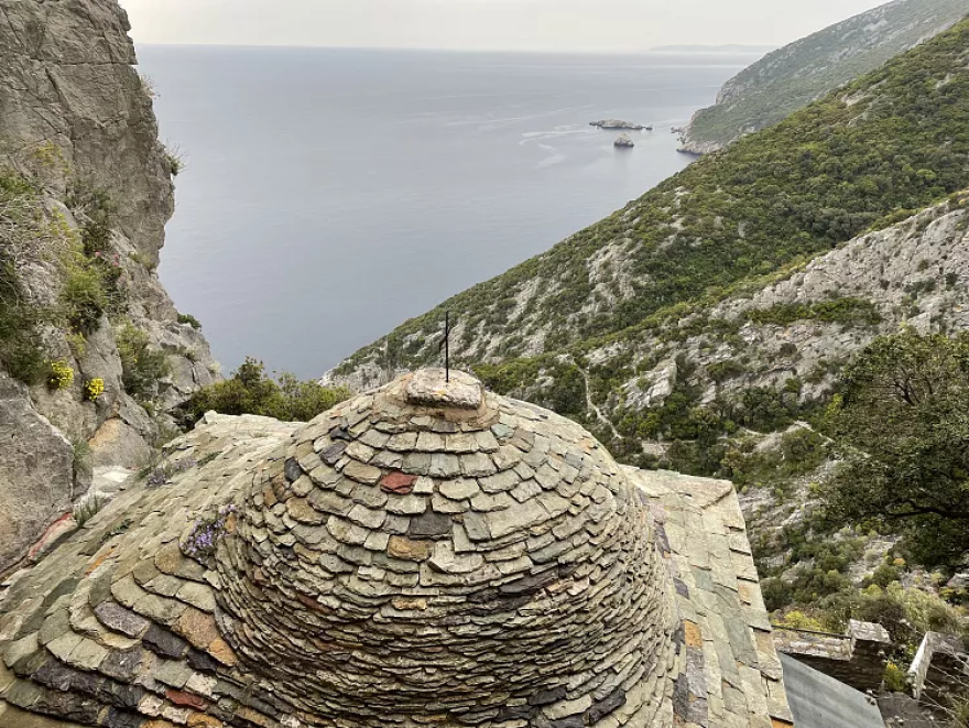 Τα άγνωστα μονοπάτια του Αγίου Όρους που μοιάζουν με ταξίδι στον χρόνο