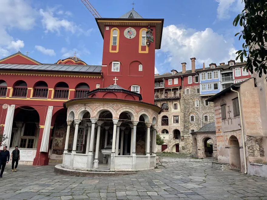 Τα άγνωστα μονοπάτια του Αγίου Όρους που μοιάζουν με ταξίδι στον χρόνο