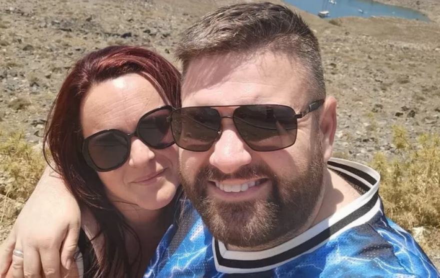 Φωτιά στη Ρόδο: Ήρωας Βρετανός τουρίστας οδηγούσε επί 8 ώρες για να απομακρύνει οικογένειες από τις φλόγες 