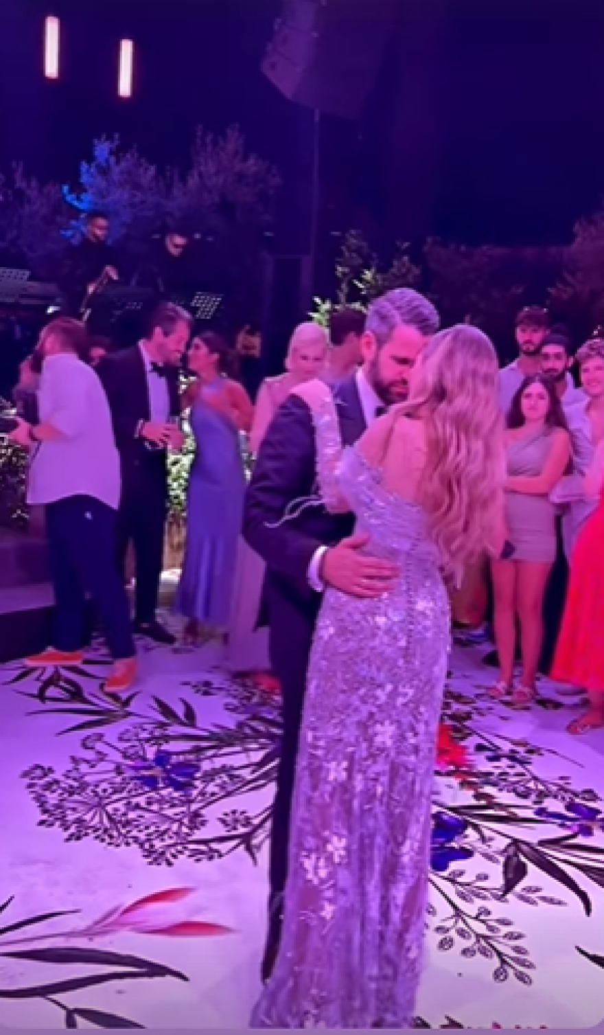 Πόρος: «Βούλιαξε» το νησί για τον γάμο του επιχειρηματία Σπύρου Σκληρού με την Ιφιγένεια Μαυροκορδάτου