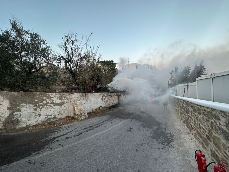 Μύκονος: Φωτιά στην Ψαρρού δίπλα στο Nammos - Δείτε βίντεο