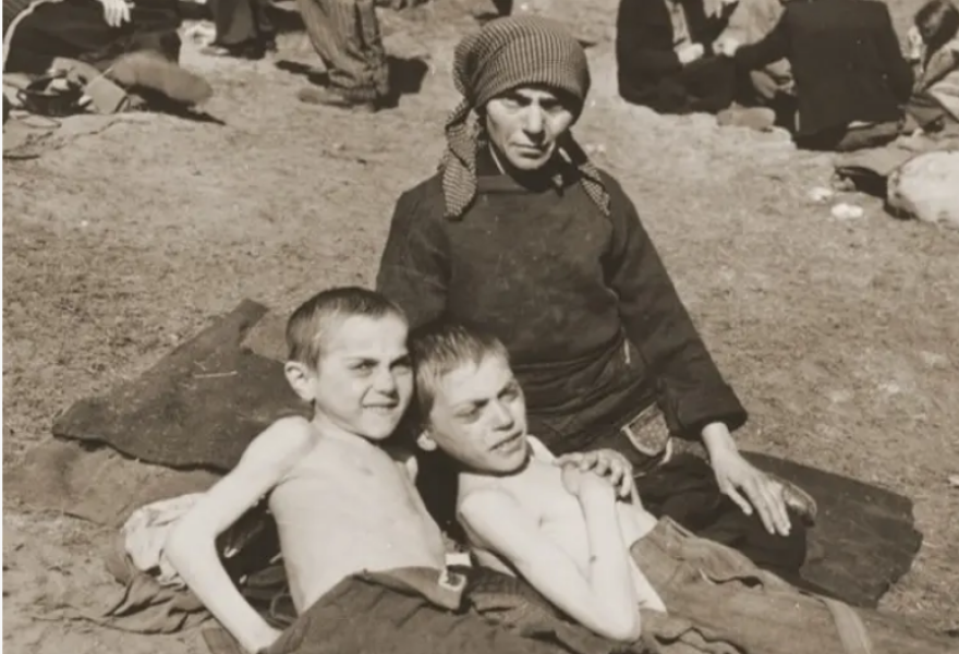 Στο φως ιστορικά πλάνα από τη διάσωση χιλιάδων Εβραίων κρατουμένων από τρένο των Ναζί