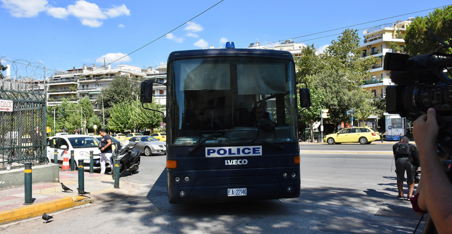 Νέα Φιλαδέλφεια: Στον Εισαγγελέα για κακούργημα οι 94 Κροάτες χούλιγκανς - «Φασίστες, δολοφόνοι, φάγατε το παιδί»