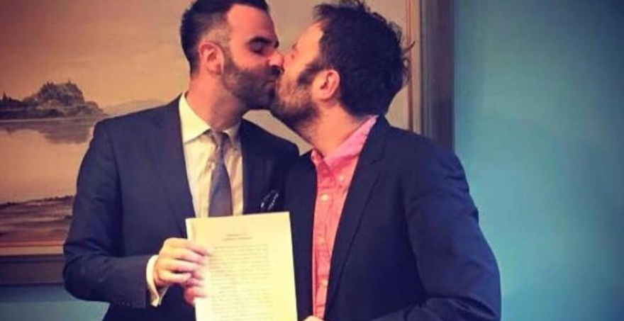 Αύγουστος Κορτώ: Με τον σύζυγό του, Τάσο, για διακοπές - Δείτε τη φωτογραφία