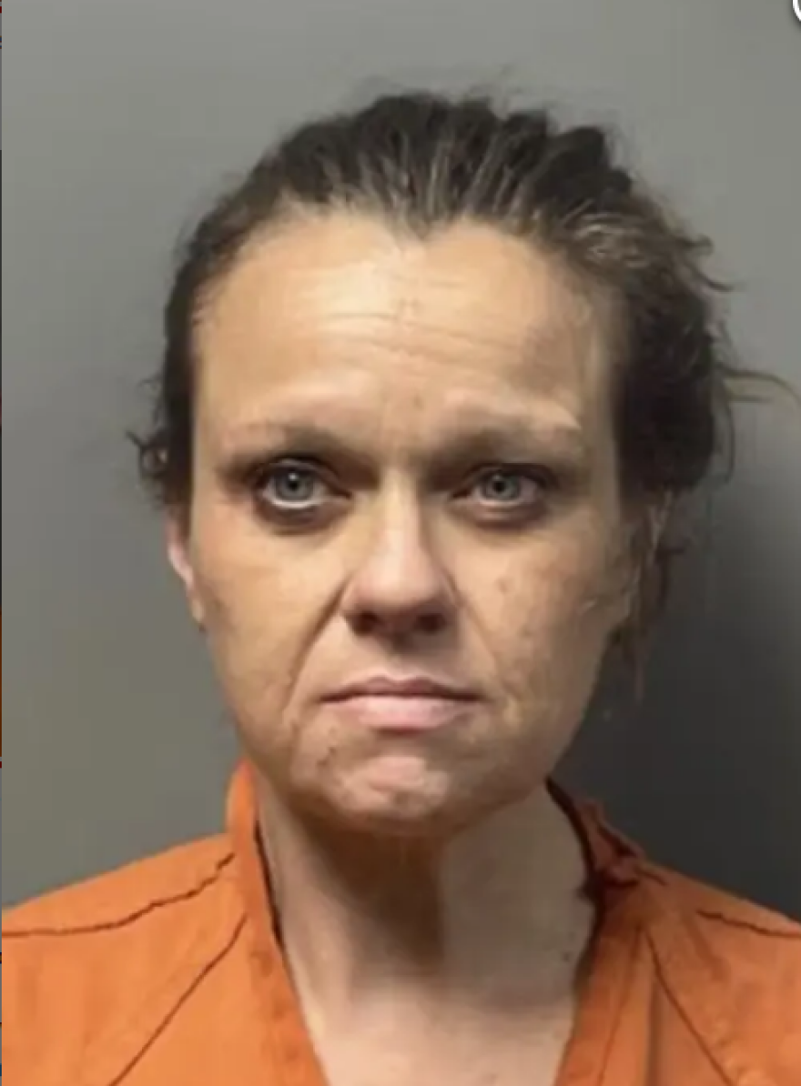 Αλαμπάμα: Σκότωσε τον γιο του αναγκάζοντάς τον να πάρει ναρκωτικά και... χαμογελά στη φωτογραφία της σύλληψης!