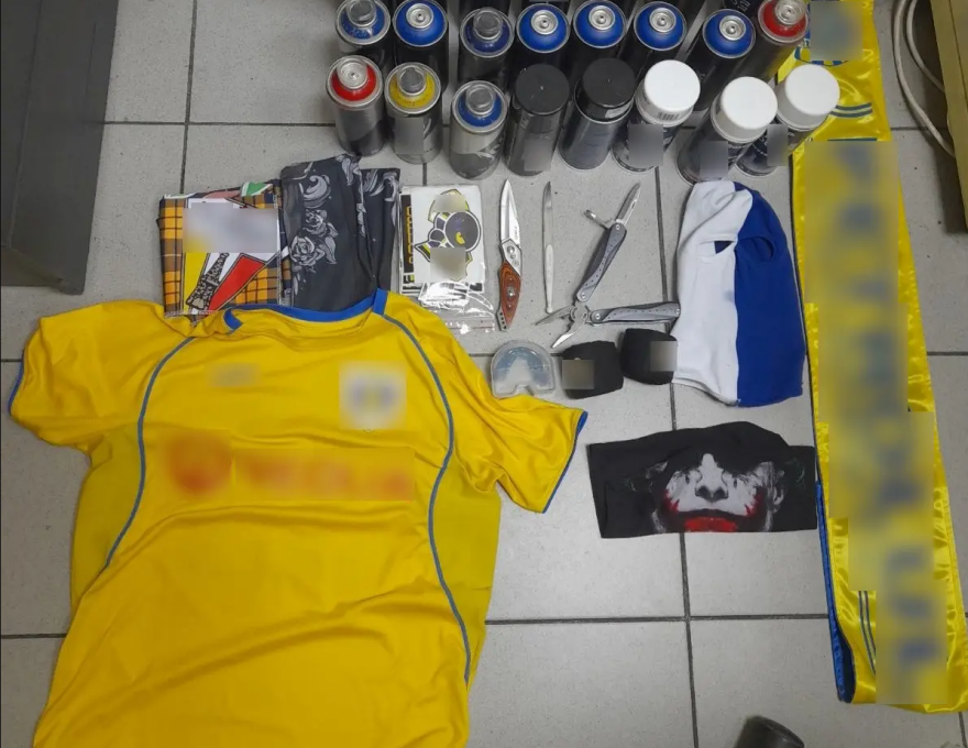 Μπλόκο της ΕΛ.ΑΣ. σε βαν με Ρουμάνους χούλιγκαν - Κατευθύνονταν στον Πειραιά για το ματς του Ολυμπιακού