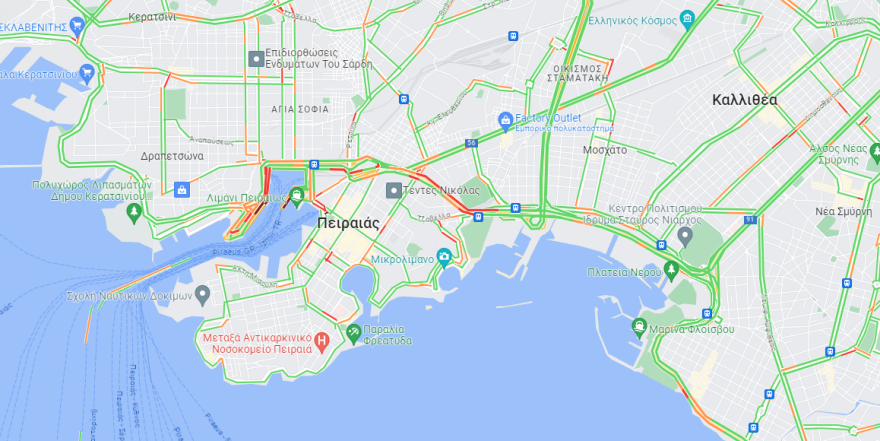 Κίνηση: Συνεχίζεται η έξοδος των αδειούχων - Αυξημένη η κίνηση στο λιμάνι του Πειραιά