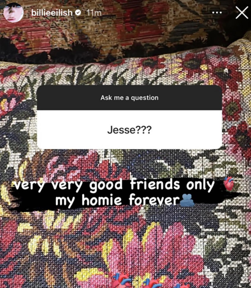 Μπίλι Άιλις: Αποκαλύπτει πώς είναι η σχέση της με τον Τζες Ράδερφορντ μετά τον χωρισμό τους