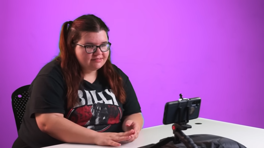 Ποια είναι η γυναίκα που χώρισε τον σύζυγό της γιατί νόμιζε πως είναι σε σχέση με ηθοποιό του «Stranger Things»