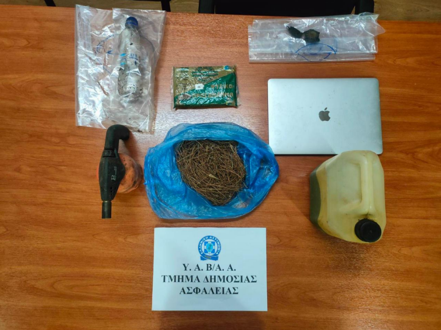 Τουλάχιστον τρεις εμπρησμοί από τον συλληφθέντα στον Αυλώνα - Προσανάμματα, φλόγιστρο και πευκοβελόνες στο σπίτι του