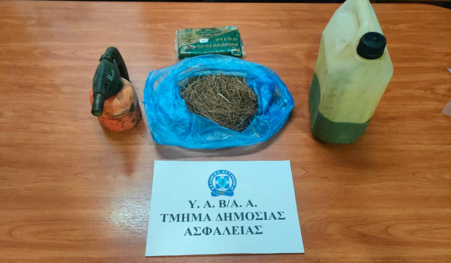 Τουλάχιστον τρεις εμπρησμοί από τον συλληφθέντα στον Αυλώνα - Προσανάμματα, φλόγιστρο και πευκοβελόνες στο σπίτι του