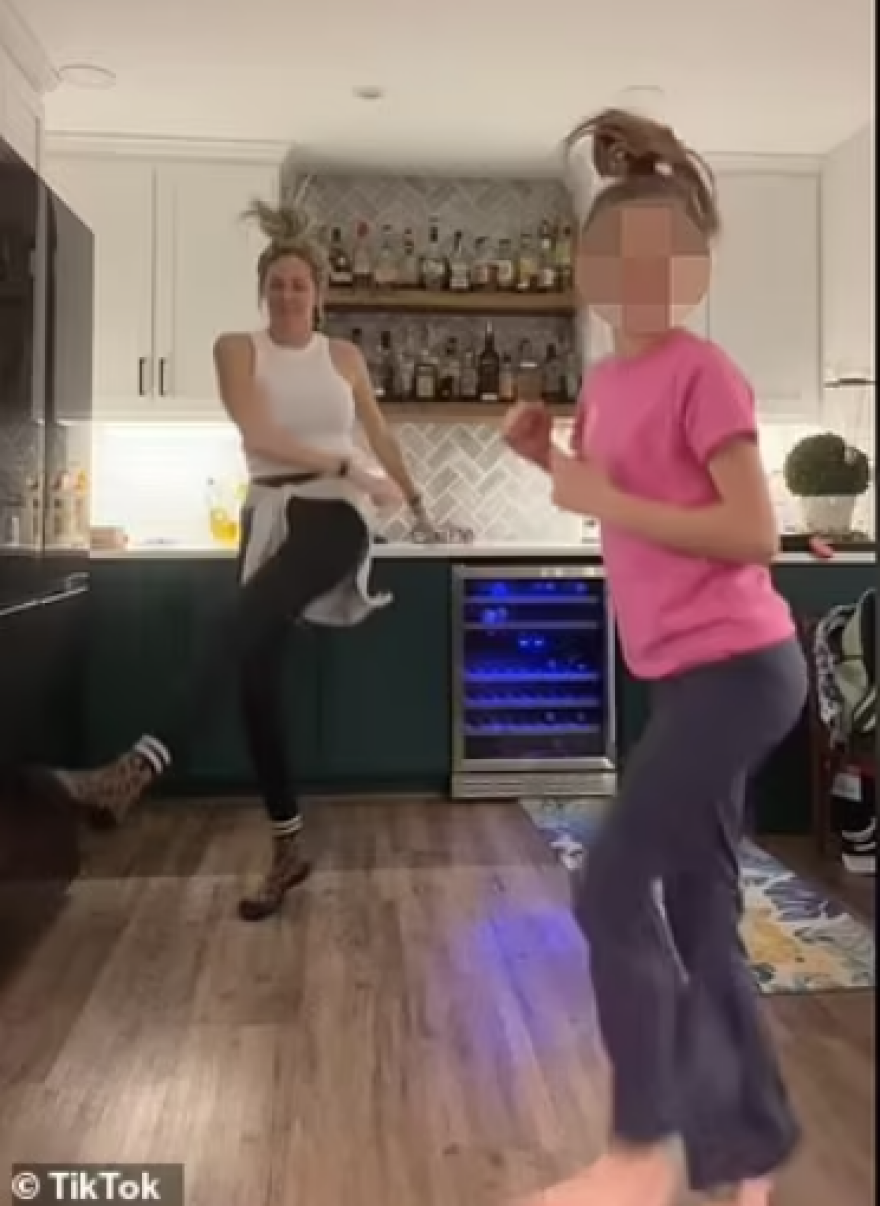 ΗΠΑ: Η 38χρονη που συνελήφθη για βιασμό 15χρονων διδύμων είχε κάνει ανάρτηση στο TikTok για τα... «red flag» της