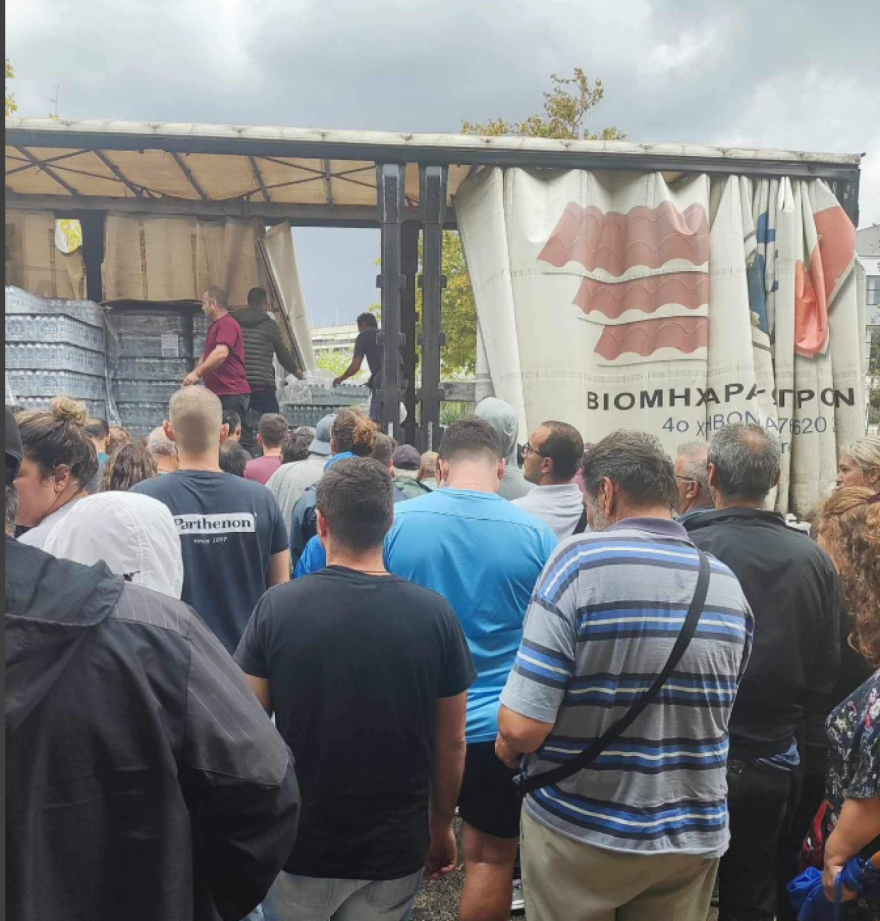 Βίντεο: Μάχη για ένα μπουκαλάκι νερό στον Βόλο - Και αύριο αναμένονται εξαιρετικά επικίνδυνα καιρικά φαινόμενα 