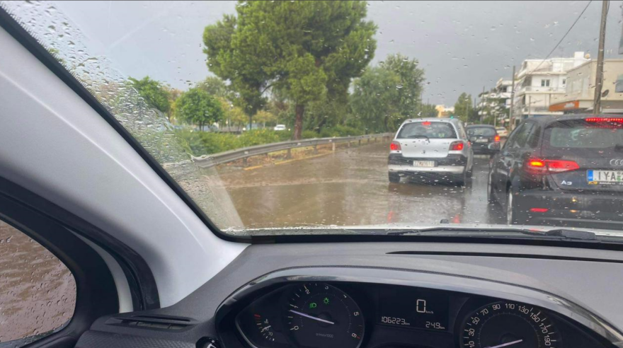 Κακοκαιρία «Daniel»: Χάος στο κέντρο της Αθήνας από την ισχυρή καταιγίδα