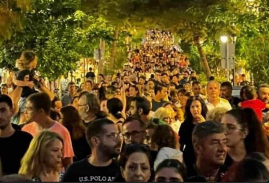 Ηράκλειο: Με καθυστέρηση περίπου έξι ωρών απέπλευσε το Blue Horizon λόγω διαμαρτυρίας για το θάνατο του 36χρονου