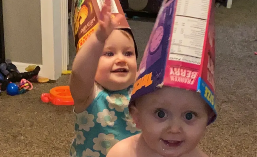 Τραγωδία με 4χρονα δίδυμα στη Φλόριντα: Αποκοιμήθηκαν αγκαλιασμένα σε μπαούλο και πέθαναν από ασφυξία