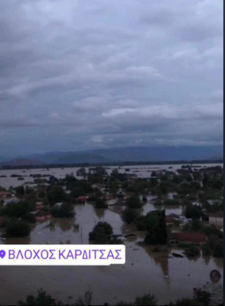 Σοκαριστικές εικόνες στην Καρδίτσα: Ανέβηκαν στη στέγη για να σωθούν στη Μεταμόρφωση