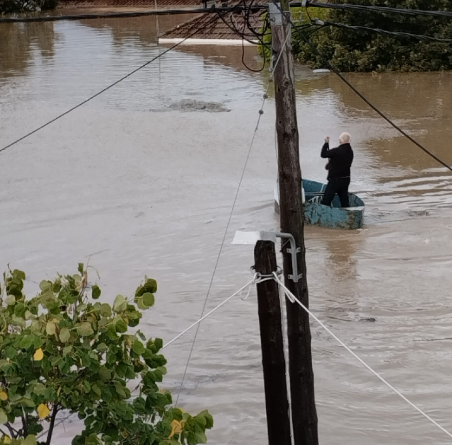 Κακοκαιρία Daniel: Δραματική έκκληση από Παλαμά - «Όλο το χωριό εξαφανίστηκε, μόνο τα κεραμίδια φαίνονται»