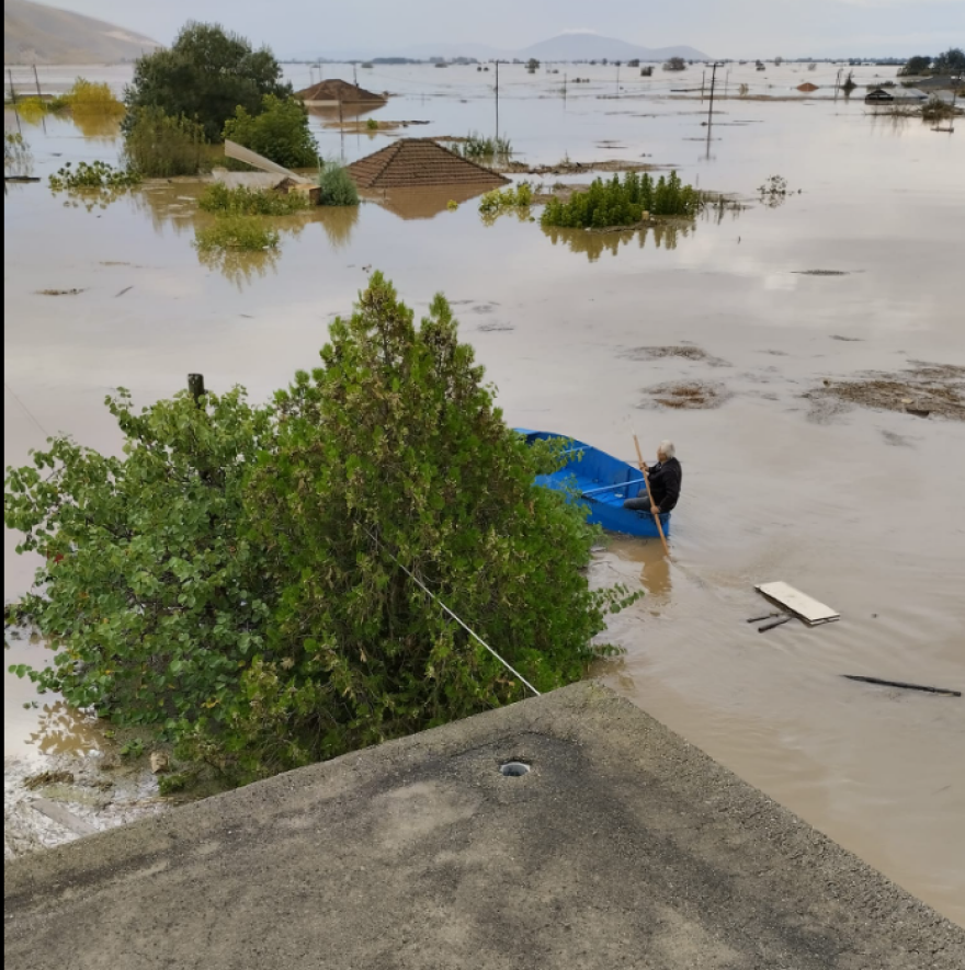 Κακοκαιρία Daniel: Δραματική έκκληση από Παλαμά - «Όλο το χωριό εξαφανίστηκε, μόνο τα κεραμίδια φαίνονται»