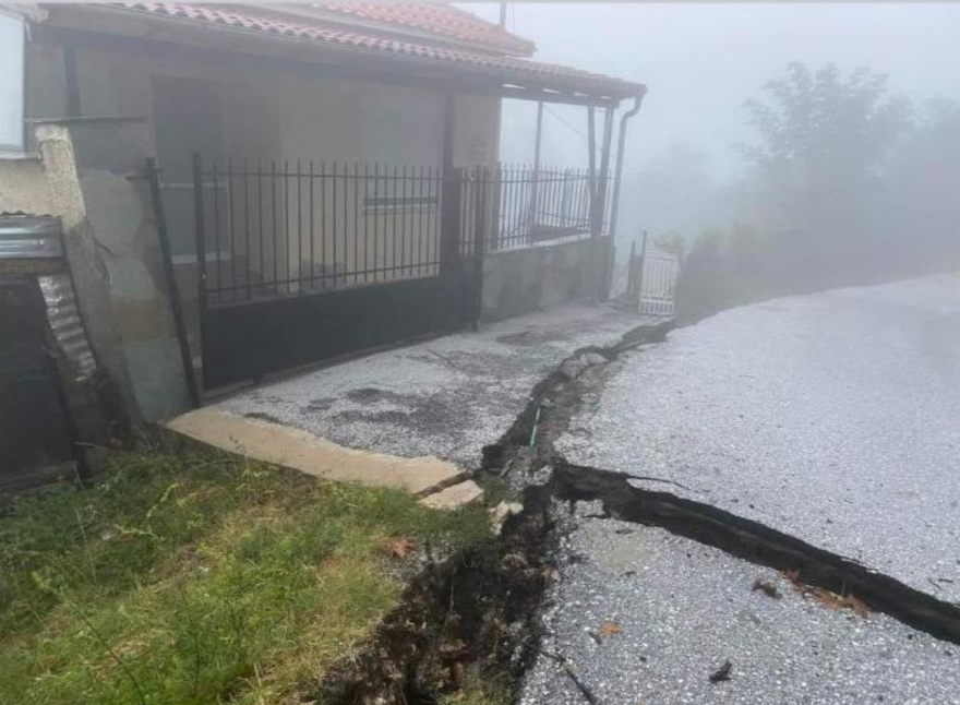 Κακοκαιρία Daniel: Μεγάλες καταστροφές στη Λίμνη Πλαστήρα - Ζημιές σε σπίτια, δρόμοι κόβονται στα δύο