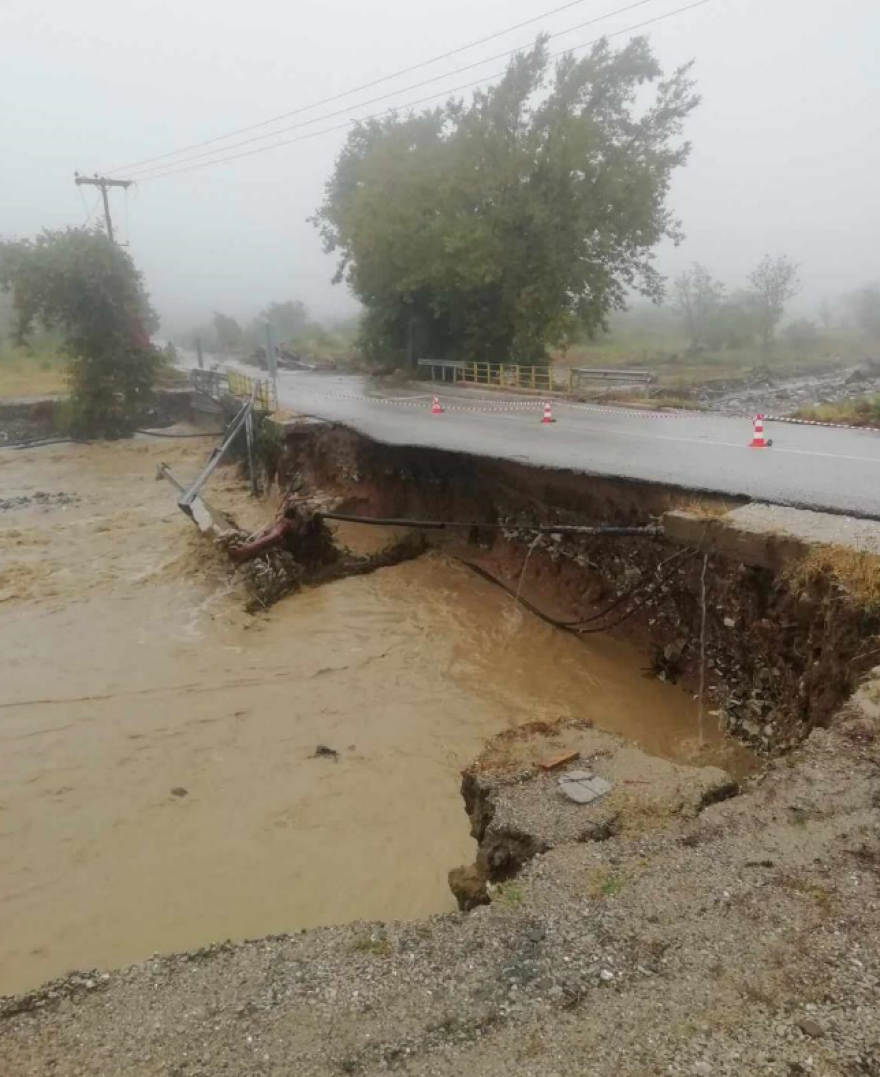 Κακοκαιρία Daniel: Μεγάλες καταστροφές στη Λίμνη Πλαστήρα - Ζημιές σε σπίτια, δρόμοι κόβονται στα δύο