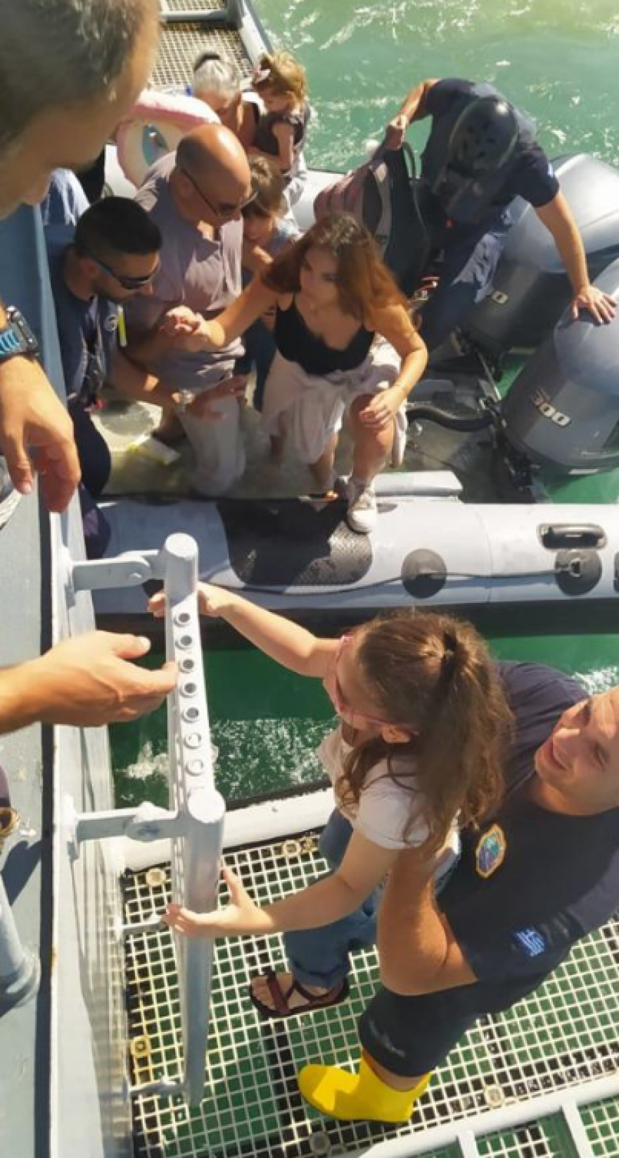 Κακοκαιρία Daniel: Απεγκλωβισμός δια θαλάσσης από την παραλία Χορευτό στο Πήλιο