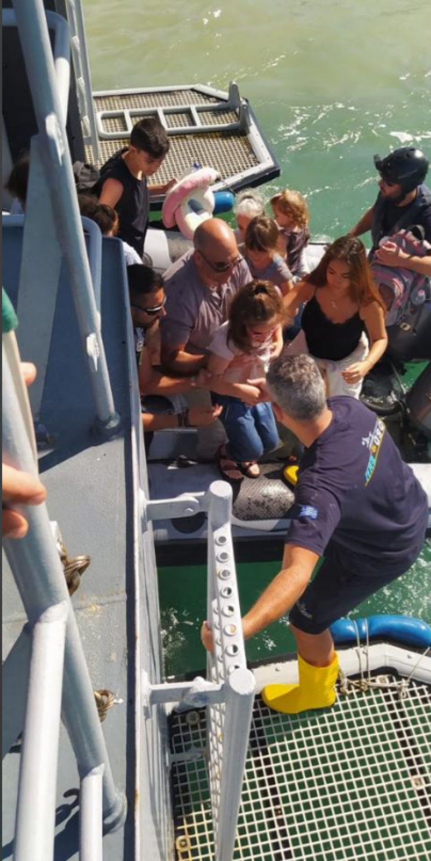 Κακοκαιρία Daniel: Απεγκλωβισμός δια θαλάσσης από την παραλία Χορευτό στο Πήλιο