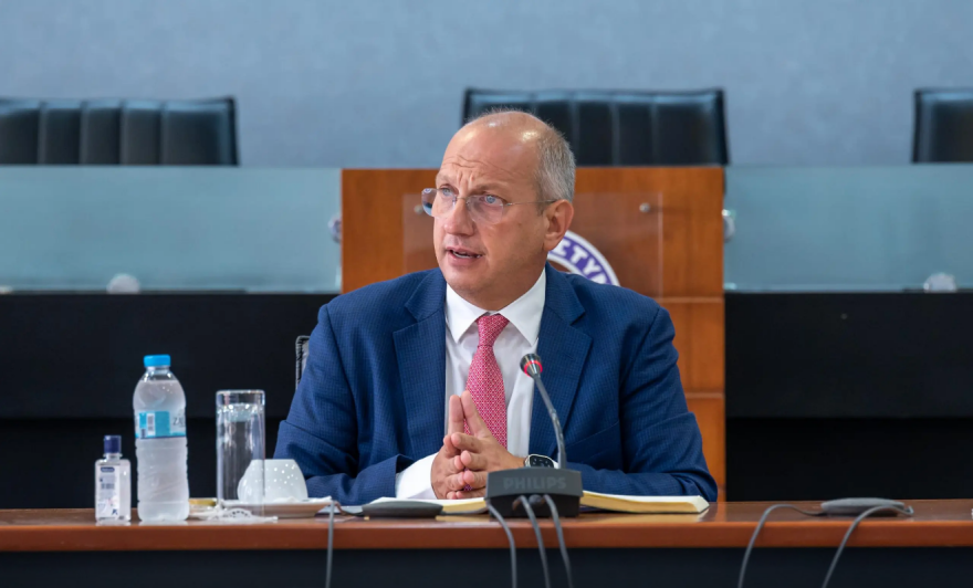 Οικονόμου: Οι 6 παραβάσεις του ΚΟΚ που θα οδηγούν σε αφαίρεση άδειας κυκλοφορίας και διπλώματος