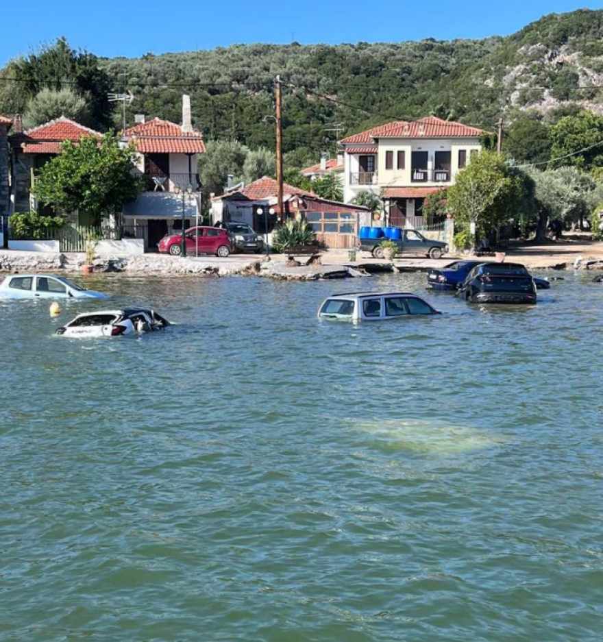 Κακοκαιρία «Daniel»: Βυθισμένα αυτοκίνητα στο Πήλιο μετά τις πλημμύρες - Δύτες ψάχνουν για αγνοούμενους (φωτογραφίες)