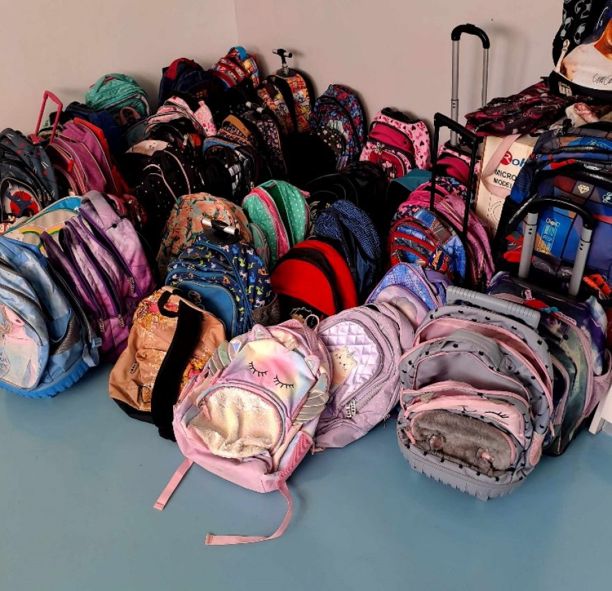 Κόρινθος: Παιδιά και εκπαιδευτικοί συγκέντρωσαν σχολικά είδη για δημοτικό σχολείο στη Λάρισα