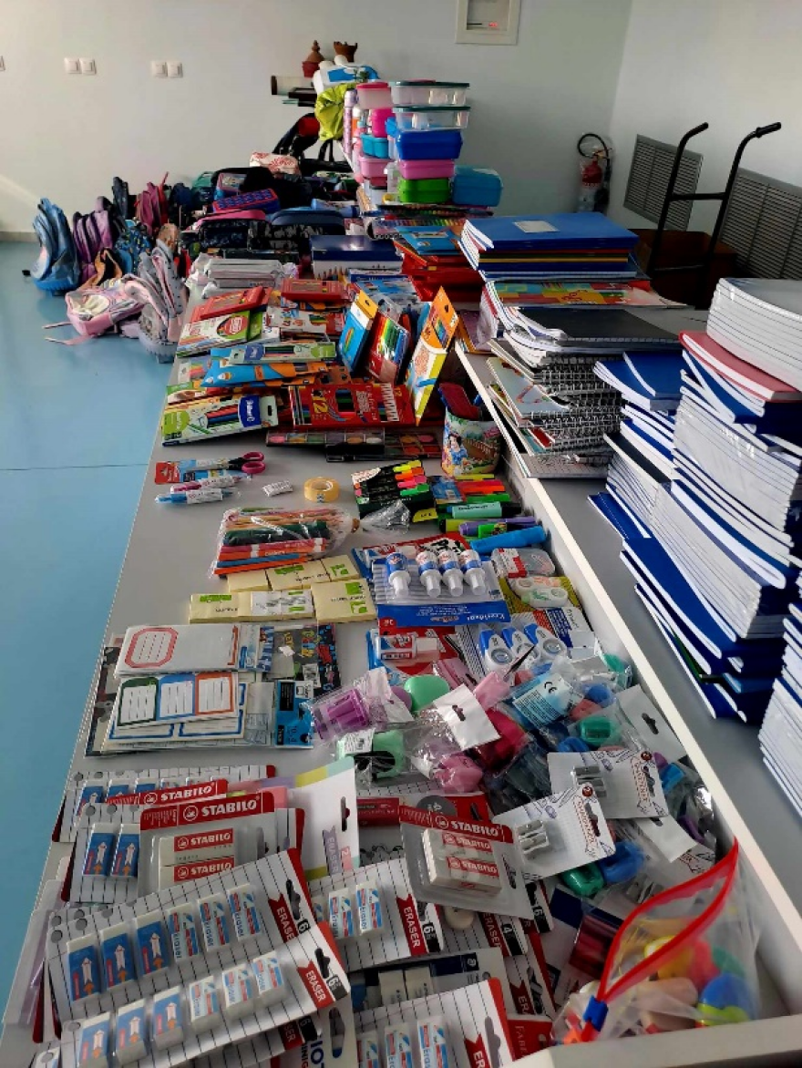 Κόρινθος: Παιδιά και εκπαιδευτικοί συγκέντρωσαν σχολικά είδη για δημοτικό σχολείο στη Λάρισα