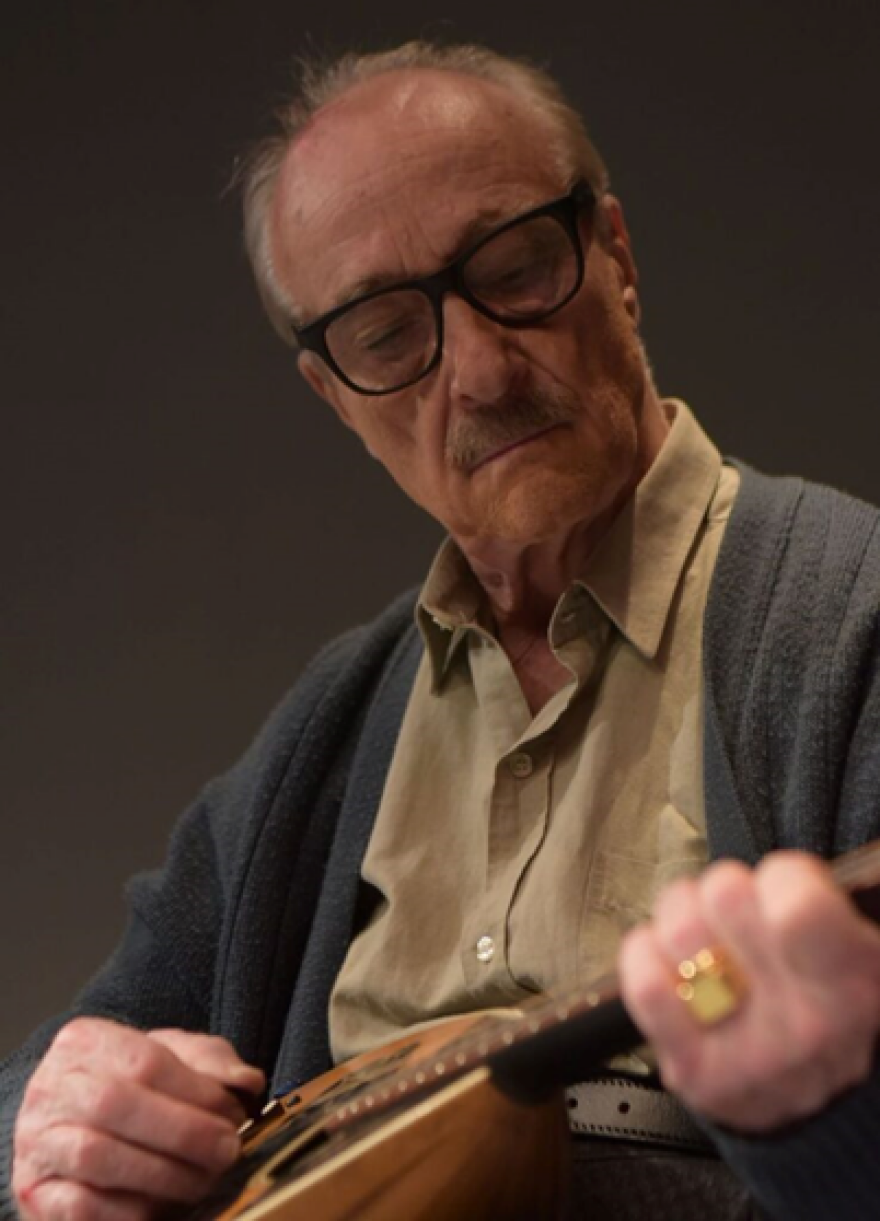 «Εγώ, ο Μάρκος Βαμβακάρης» - Για 5η σεζόν συγκλονιστικός μονόλογος της Νάση Τουμπακάρη στο θέατρο ΣΤΟΑ