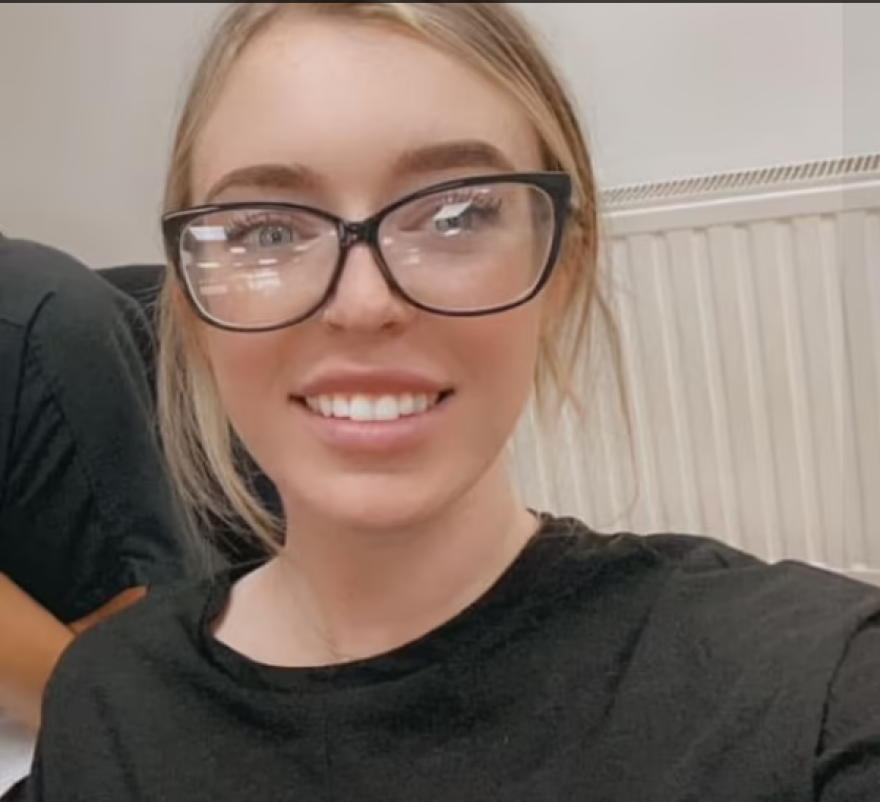 Μεθυσμένη Αγγλίδα επιτέθηκε σεξουαλικά σε 13χρονο σε πάρκο, του έδειξε τα γεννητικά της όργανα και μετά λιποθύμησε