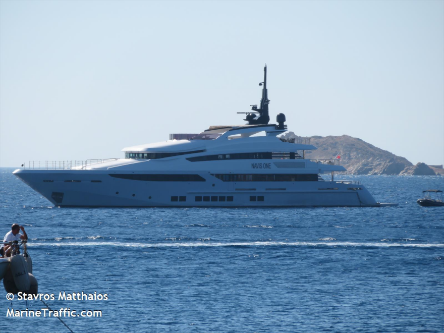 Θαλαμηγός φλέγεται ανοικτά του λιμανιού στα Κουφονήσια - Σώοι οι 22 επιβαίνοντες - Δείτε βίντεο