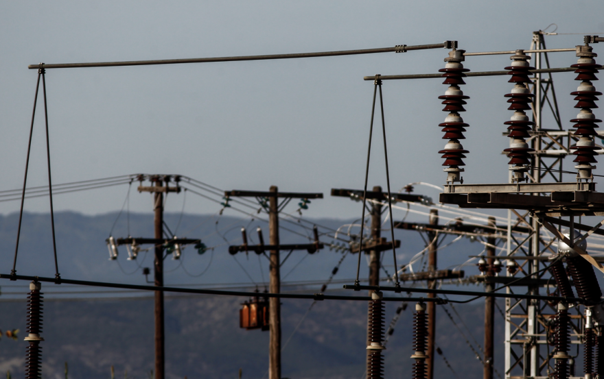Μέχρι 50% περικοπές στην πράσινη ενέργεια... για να γλιτώσουμε το blackout