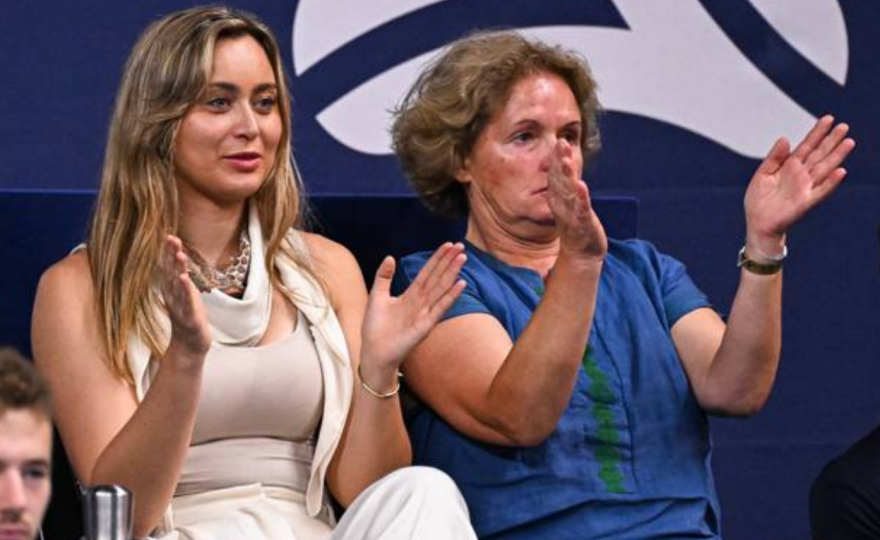 Πάουλα Μπαντόσα: Δίπλα στην... πεθερά της πάντα στο πλευρό του Τσιτσιπά - Βίντεο και φωτογραφίες 