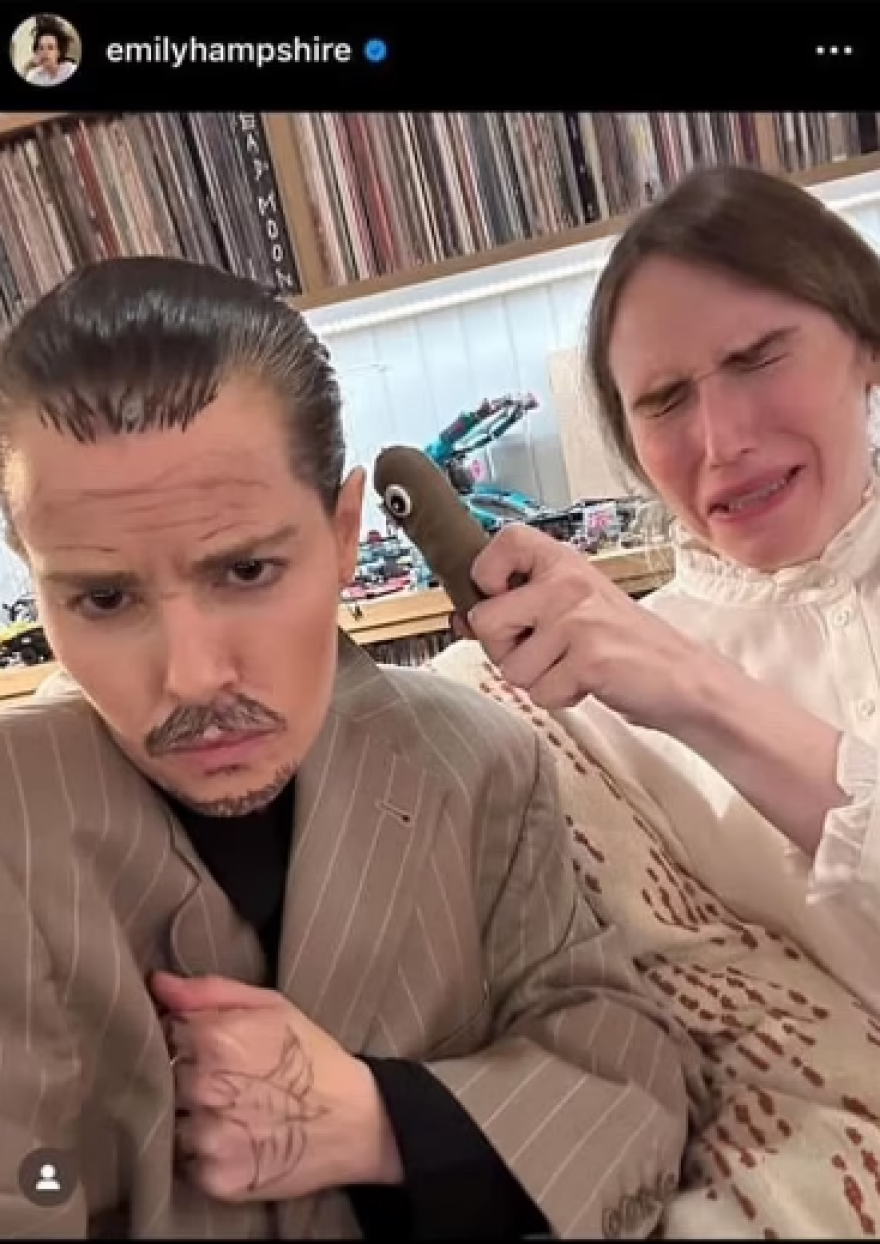 Έμιλυ Χάμσαϊρ: Μετανιωμένη η ηθοποιός, που ντύθηκε «Τζόνι Ντεπ στο δικαστήριο» - Ντρέπομαι βαθύτατα, συγγνώμη