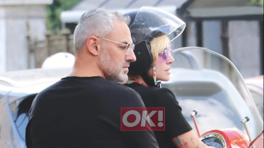 Ελεωνόρα Ζουγανέλη-Νίκος Συρίγος: Για βόλτα με τη βέσπα το ζευγάρι - Δείτε τη φωτογραφία